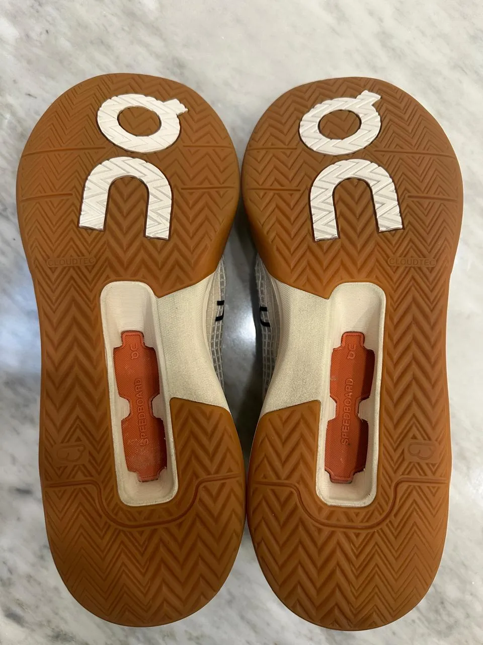 THE ROGER ADV Z5 CREAM — photo 1
