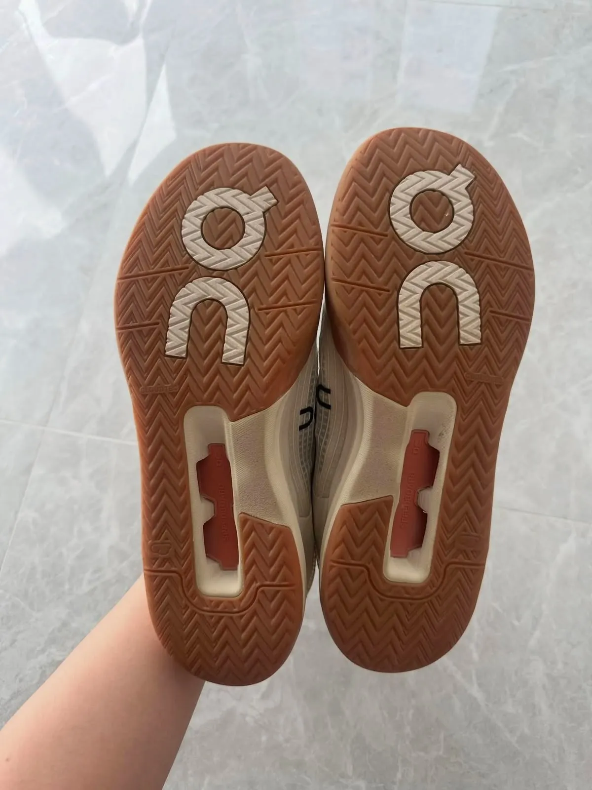 THE ROGER ADV Z5 CREAM — photo 4